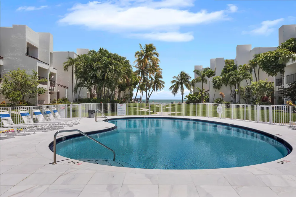 601 W Ocean Dr, Key Colony Beach, FL 33051
