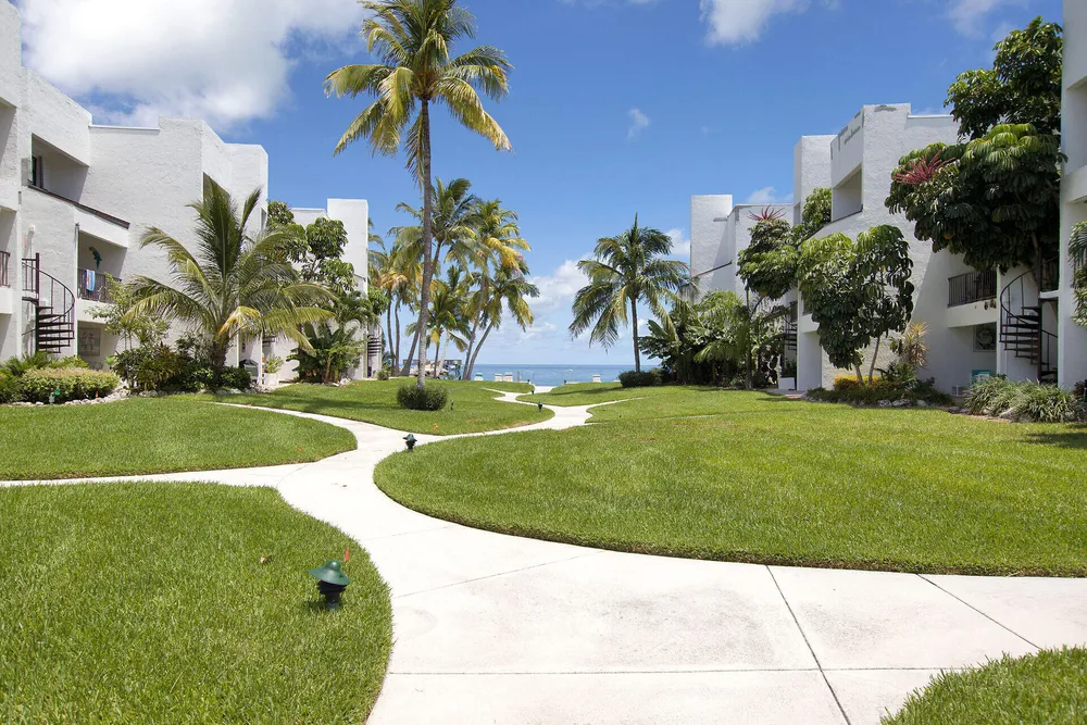 601 W Ocean Dr, Key Colony Beach, FL 33051