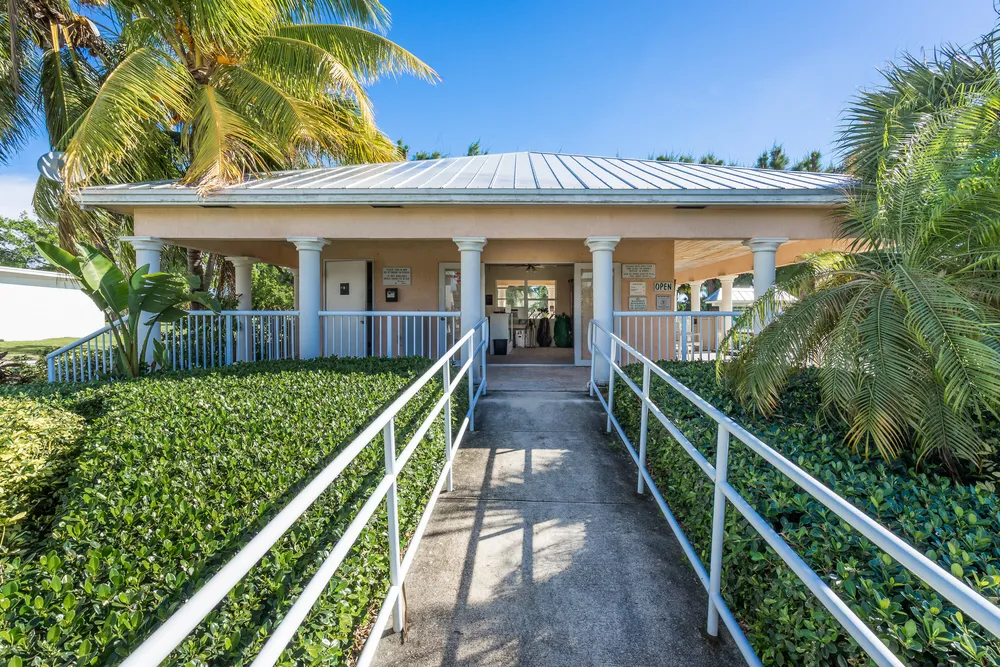 601 W Ocean Dr, Key Colony Beach, FL 33051