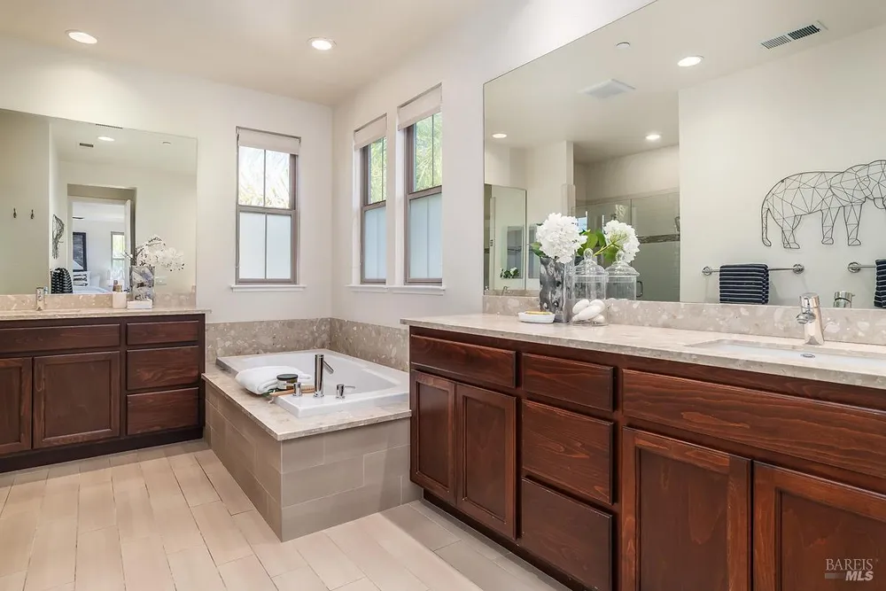 12 Avocet Ct, Novato, CA 94949