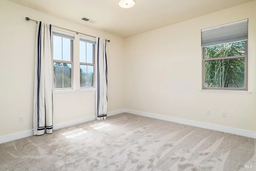 12 Avocet Ct, Novato, CA 94949