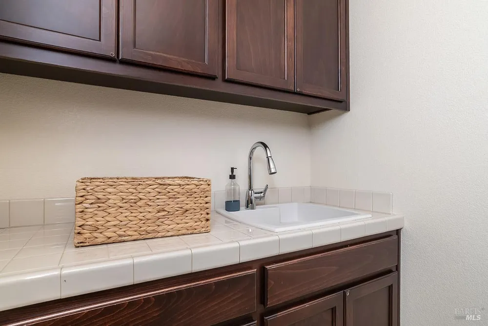 12 Avocet Ct, Novato, CA 94949