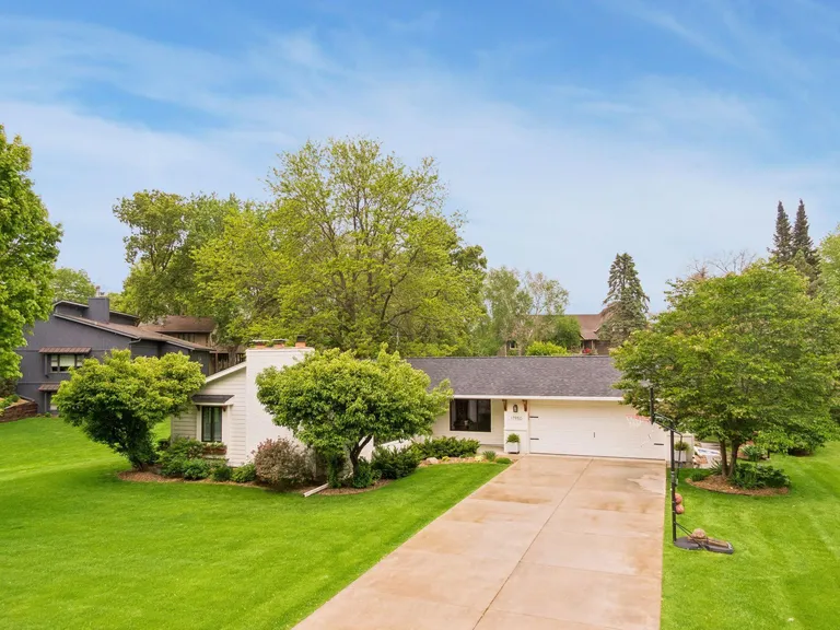 17950 3rd Ave N, Plymouth, MN 55447