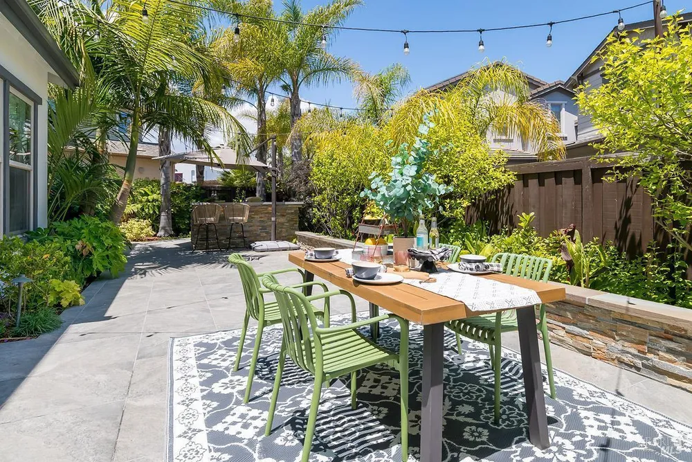 12 Avocet Ct, Novato, CA 94949