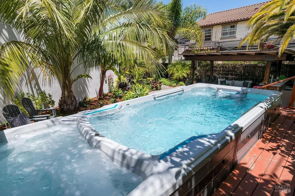 12 Avocet Ct, Novato, CA 94949