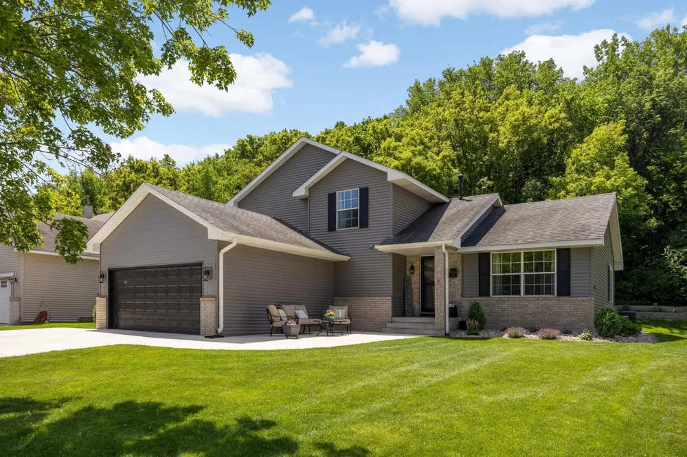 18911 Embers Ave, Farmington, MN 55024