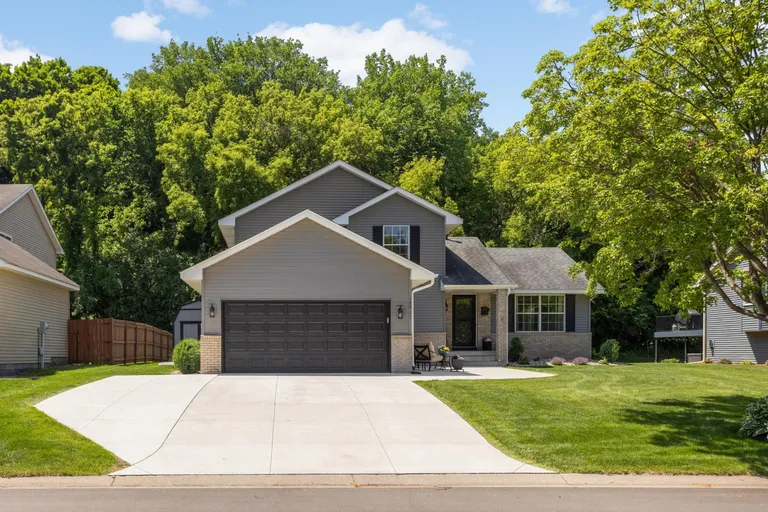 18911 Embers Ave, Farmington, MN 55024