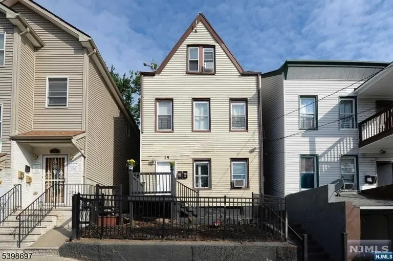 15 N 3rd St, Paterson, NJ 07522