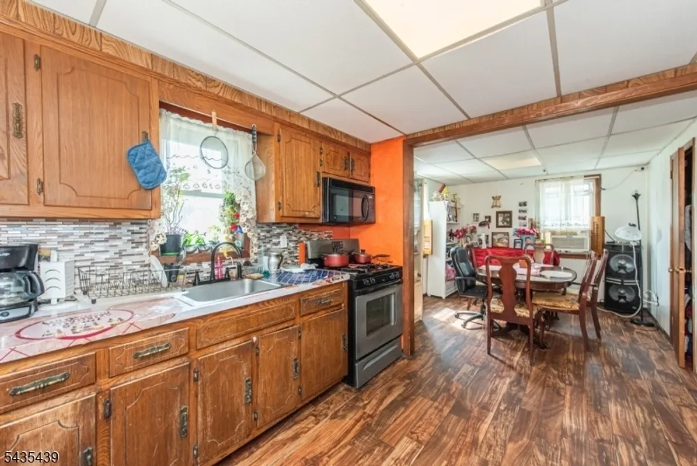43 Fritz St, Bloomfield, NJ 07003