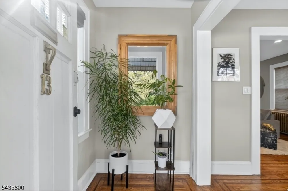 13 Front St, North Arlington, NJ 07031