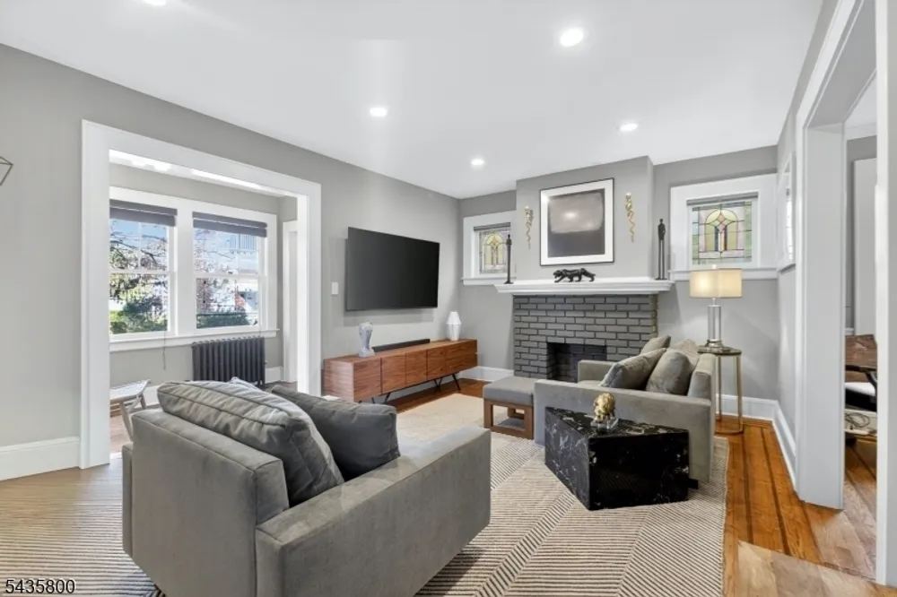 13 Front St, North Arlington, NJ 07031