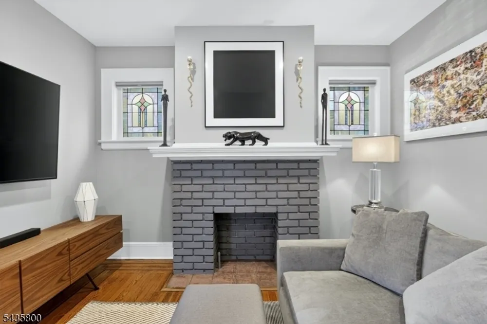 13 Front St, North Arlington, NJ 07031