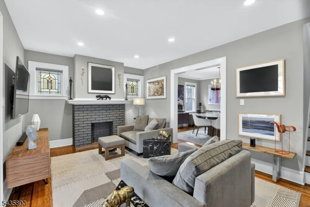 13 Front St, North Arlington, NJ 07031