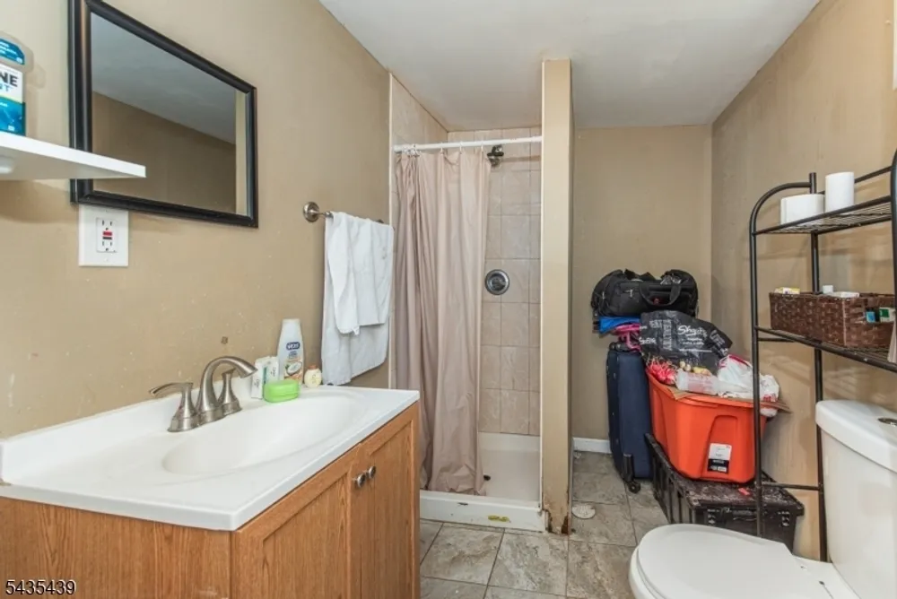 43 Fritz St, Bloomfield, NJ 07003