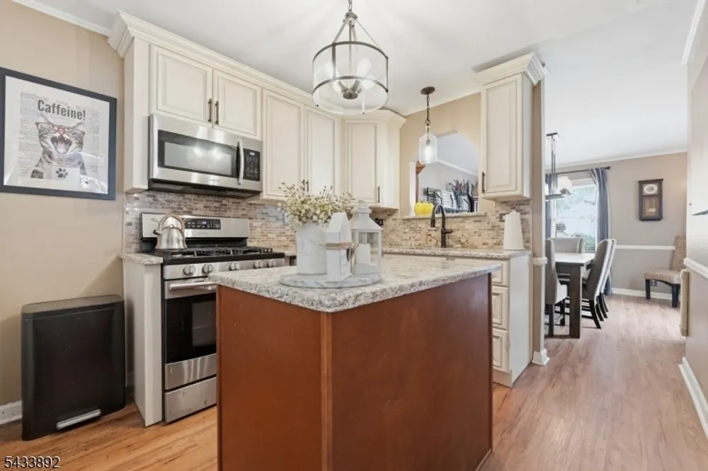 65 Carteret St, Bloomfield, NJ 07003