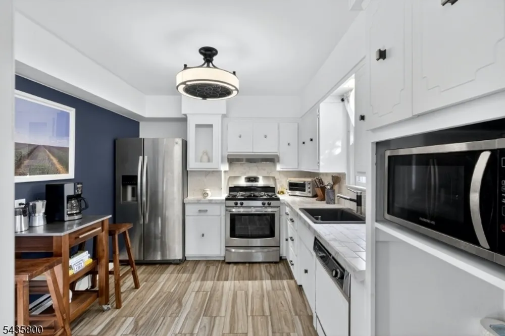 13 Front St, North Arlington, NJ 07031