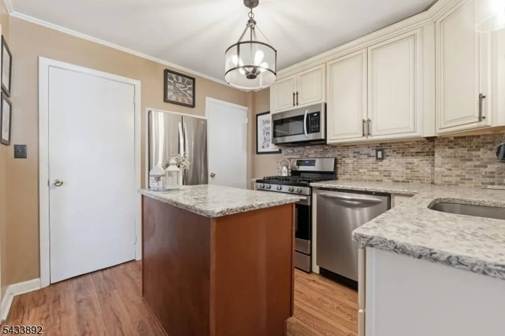 65 Carteret St, Bloomfield, NJ 07003