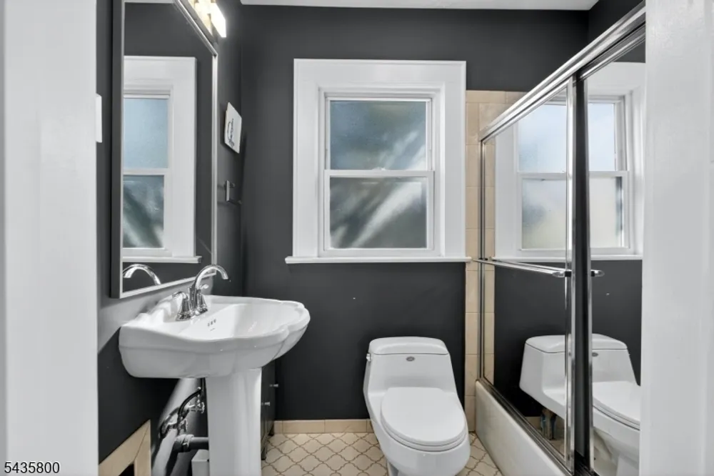 13 Front St, North Arlington, NJ 07031
