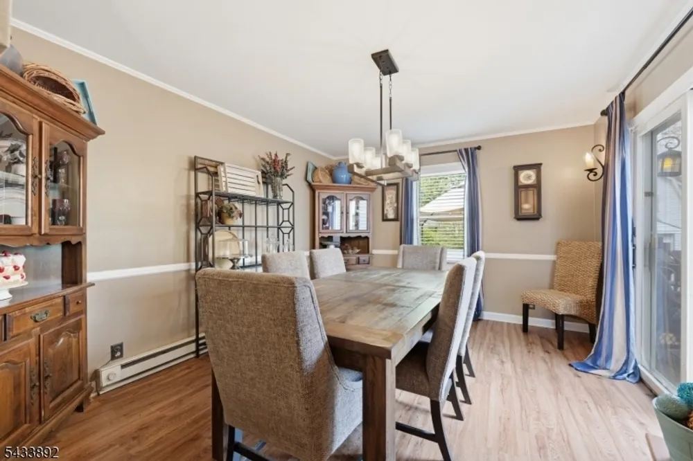 65 Carteret St, Bloomfield, NJ 07003