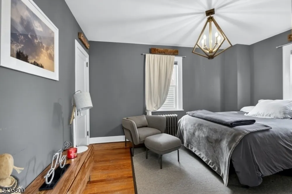 13 Front St, North Arlington, NJ 07031