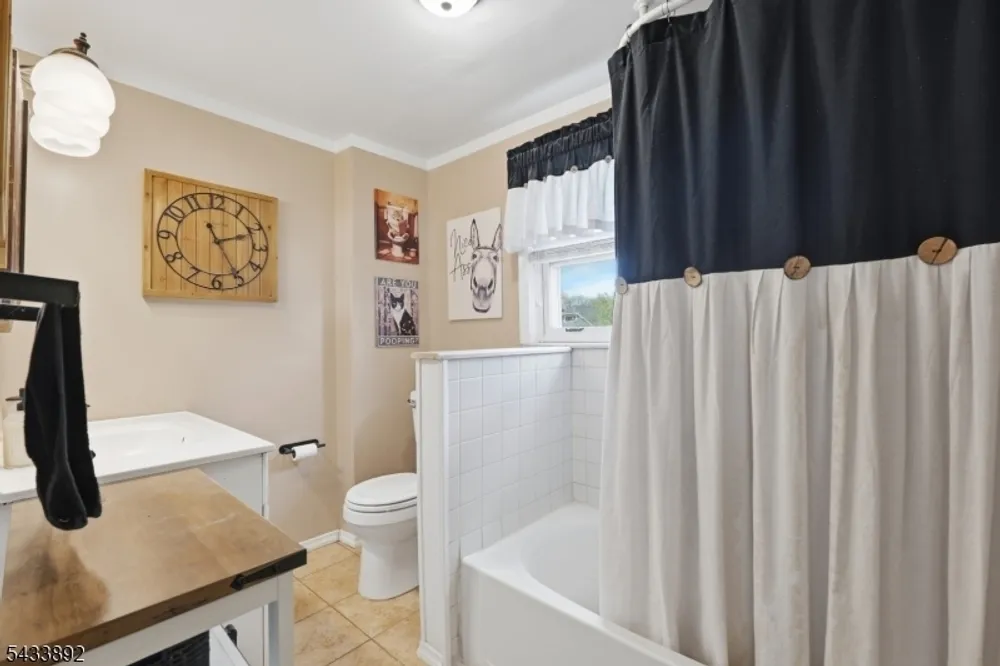 65 Carteret St, Bloomfield, NJ 07003