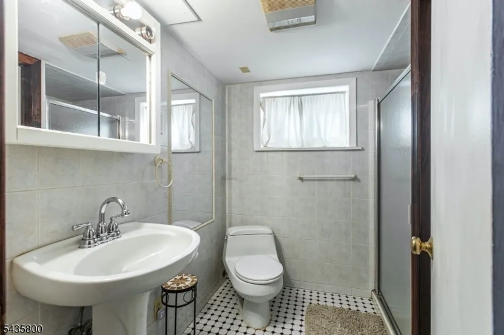 13 Front St, North Arlington, NJ 07031