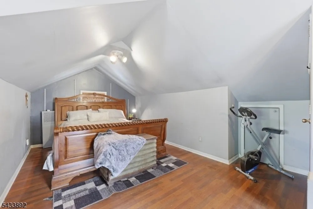 65 Carteret St, Bloomfield, NJ 07003