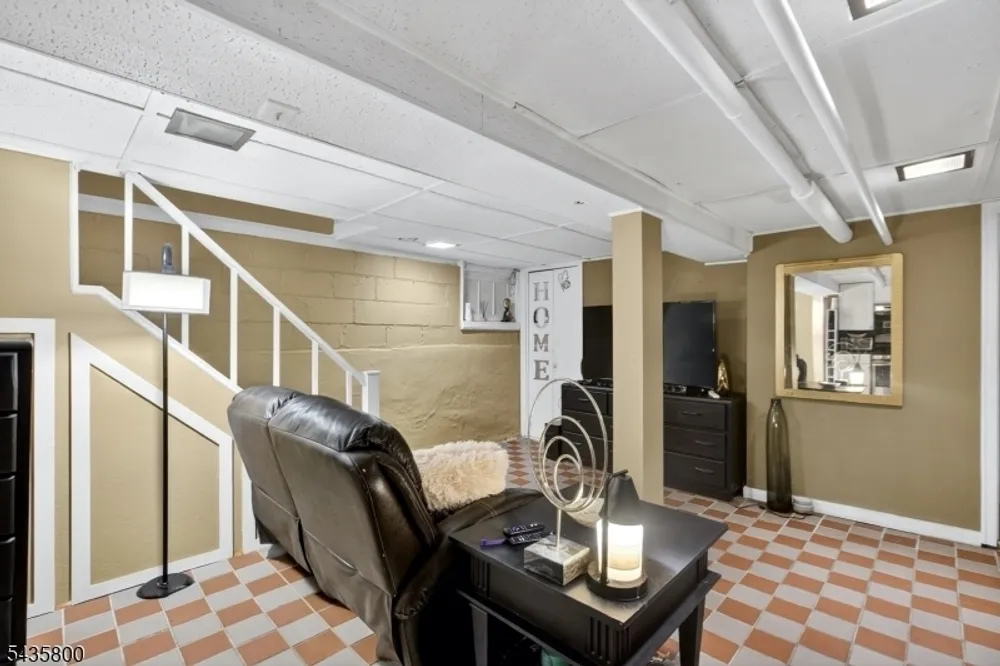 13 Front St, North Arlington, NJ 07031