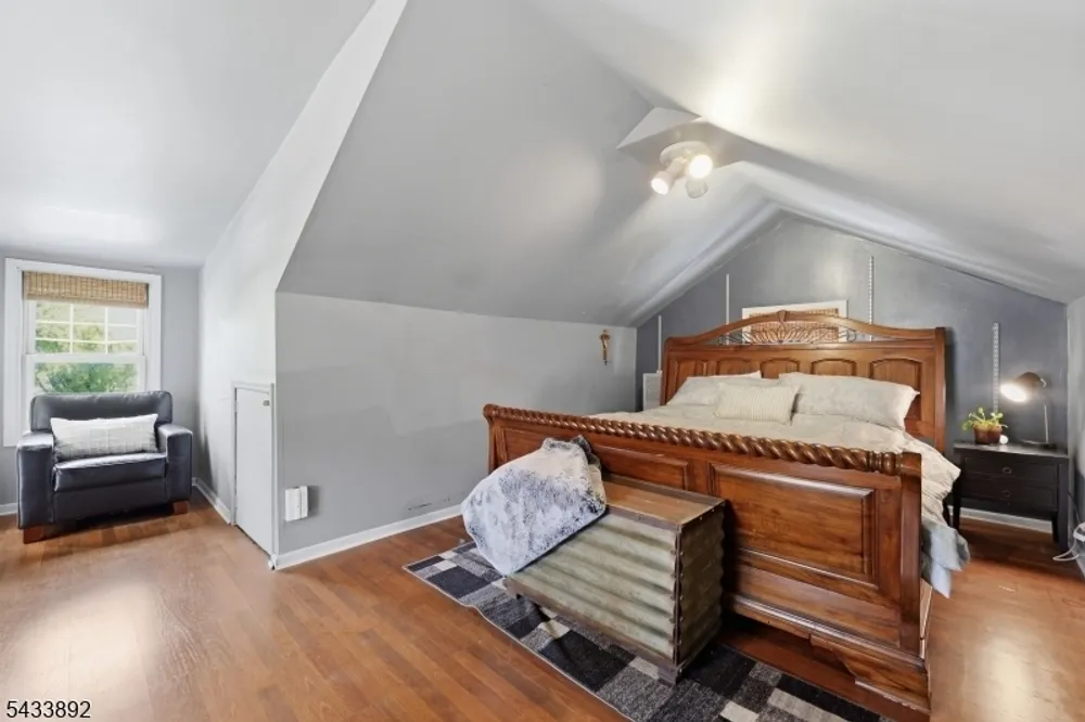 65 Carteret St, Bloomfield, NJ 07003