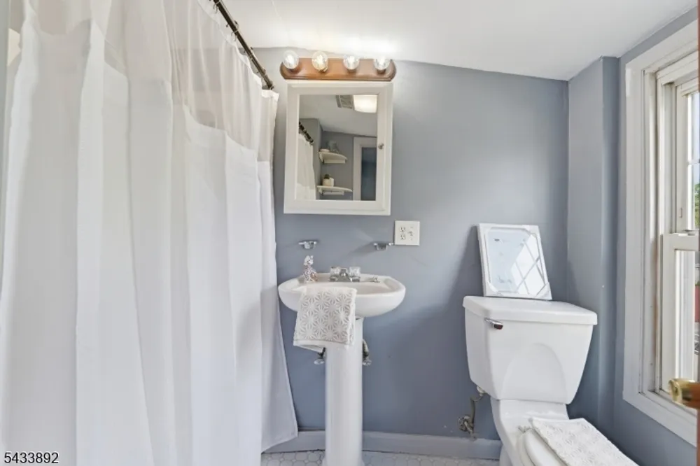 65 Carteret St, Bloomfield, NJ 07003