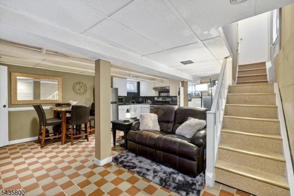 13 Front St, North Arlington, NJ 07031