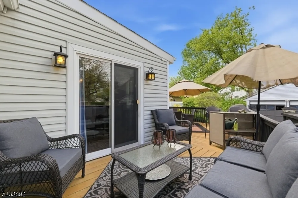 65 Carteret St, Bloomfield, NJ 07003