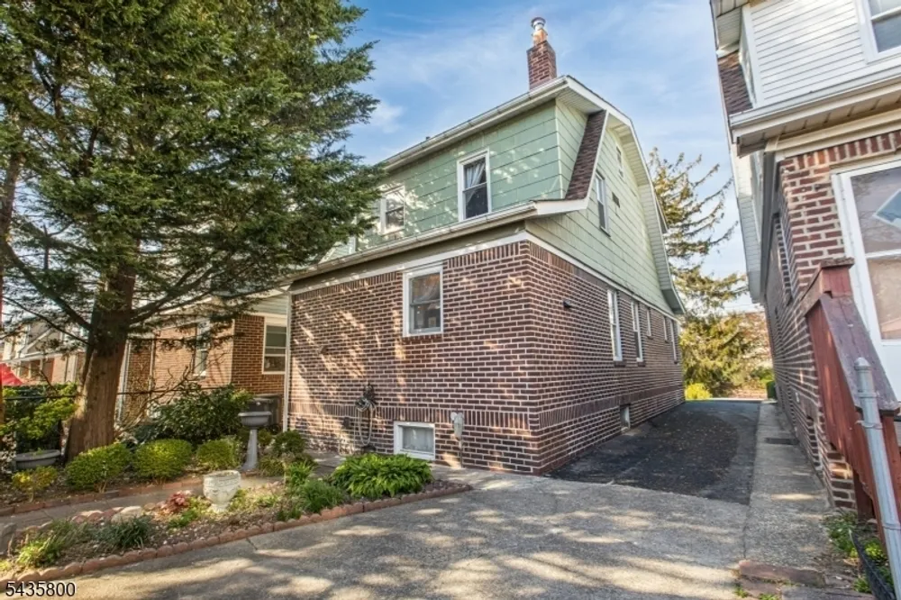 13 Front St, North Arlington, NJ 07031