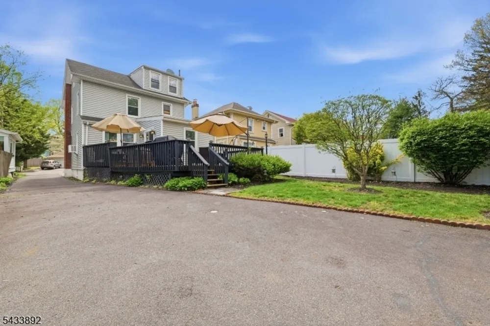 65 Carteret St, Bloomfield, NJ 07003