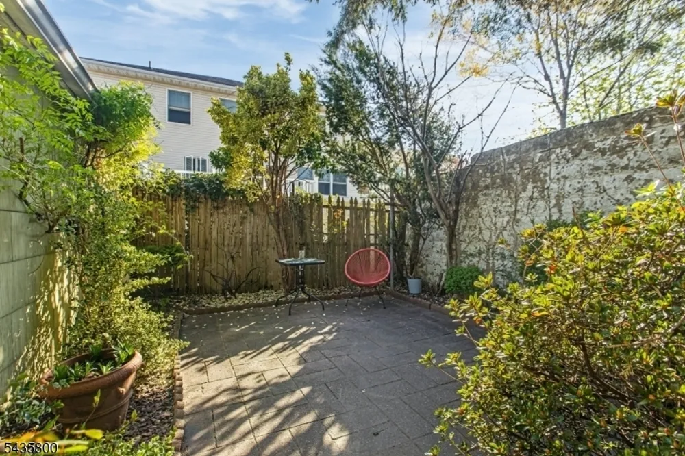 13 Front St, North Arlington, NJ 07031