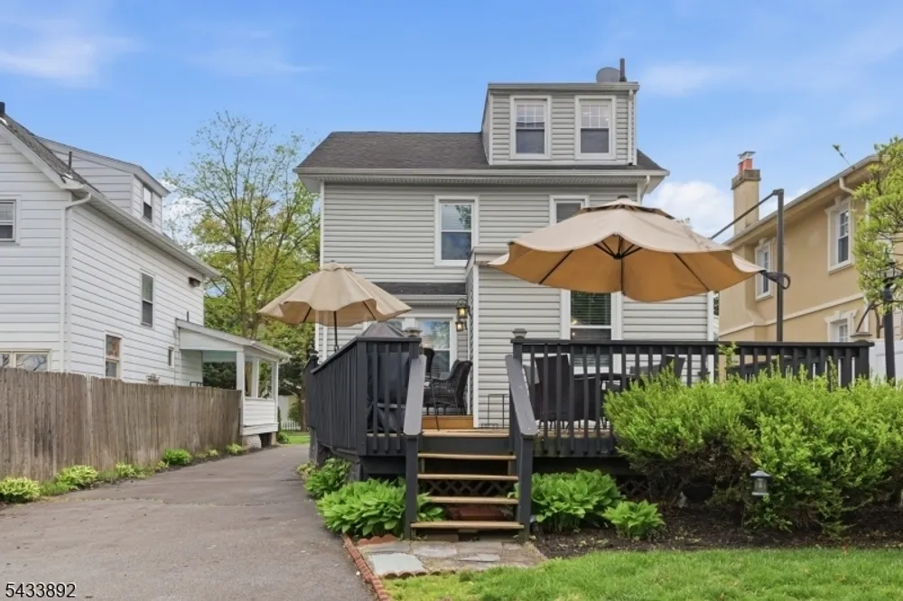 65 Carteret St, Bloomfield, NJ 07003