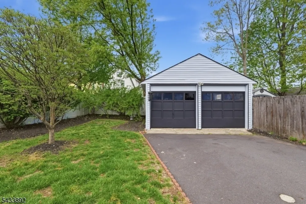 65 Carteret St, Bloomfield, NJ 07003