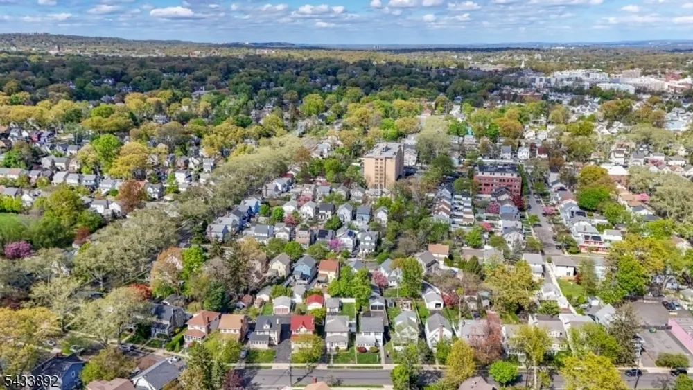 65 Carteret St, Bloomfield, NJ 07003