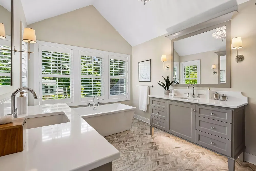4535 W 56th St, Edina, MN 55424