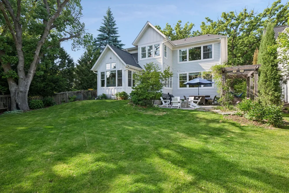 4535 W 56th St, Edina, MN 55424