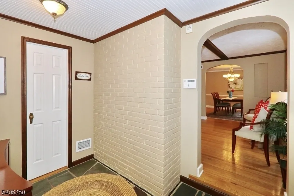 19 Munsee Dr, Cranford, NJ 07016