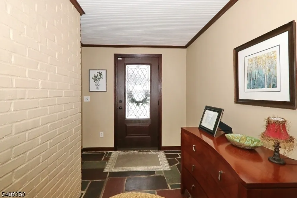 19 Munsee Dr, Cranford, NJ 07016