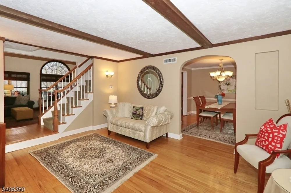 19 Munsee Dr, Cranford, NJ 07016