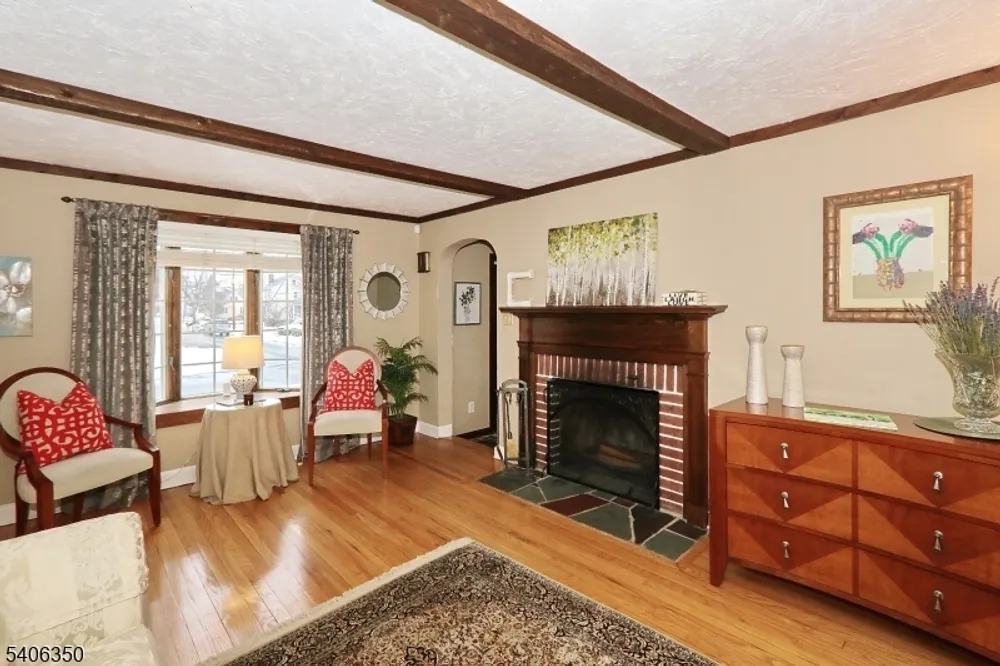 19 Munsee Dr, Cranford, NJ 07016