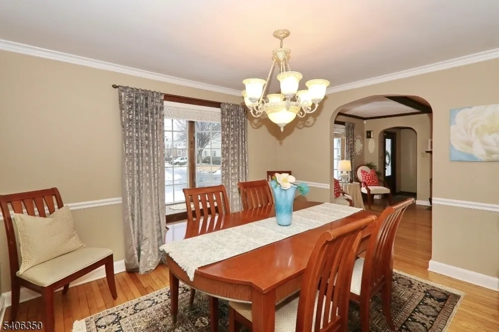 19 Munsee Dr, Cranford, NJ 07016
