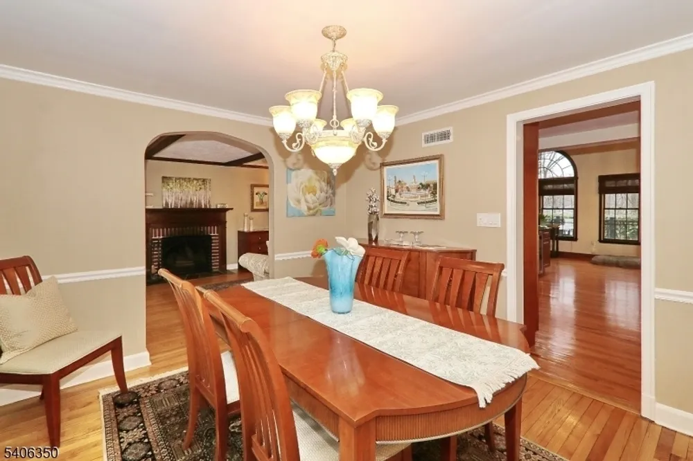 19 Munsee Dr, Cranford, NJ 07016