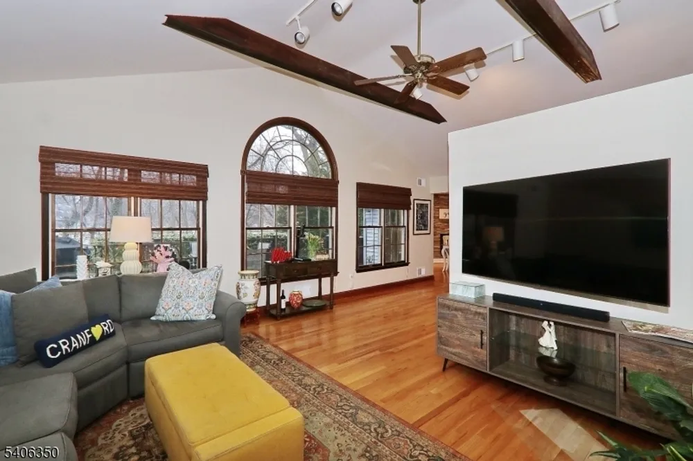 19 Munsee Dr, Cranford, NJ 07016