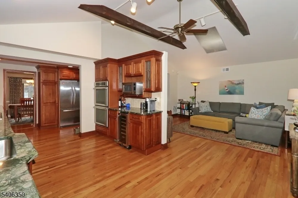 19 Munsee Dr, Cranford, NJ 07016