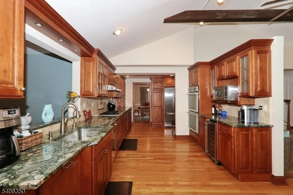 19 Munsee Dr, Cranford, NJ 07016