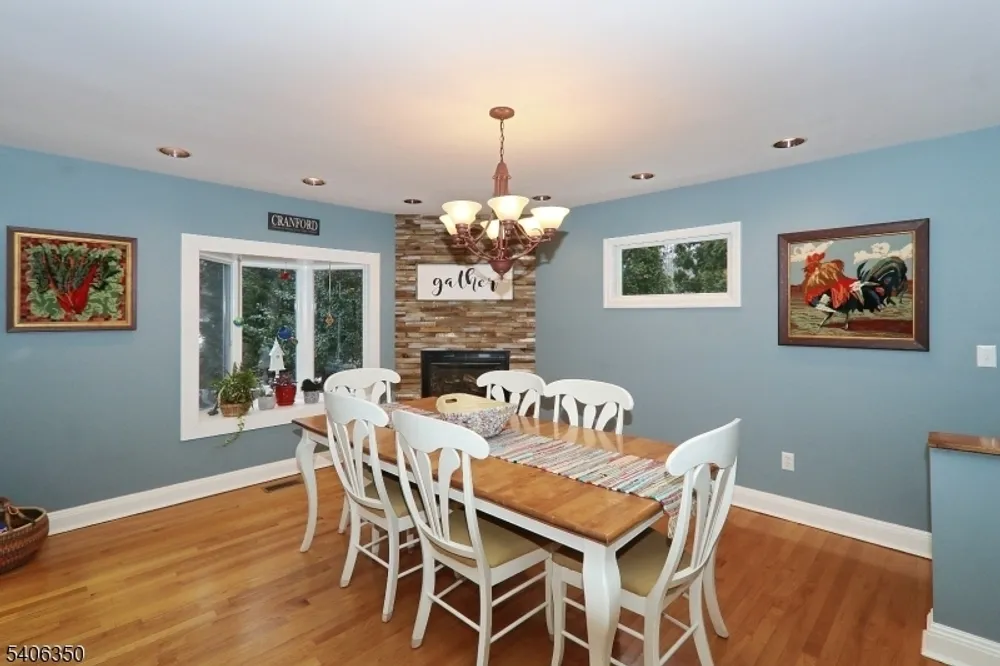 19 Munsee Dr, Cranford, NJ 07016